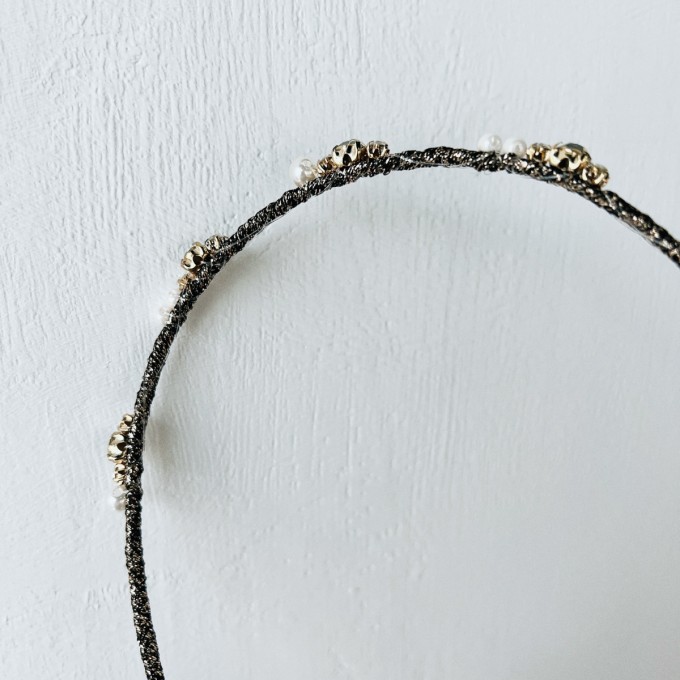 黑金蔥綴珍珠灰鑽手工細髮箍